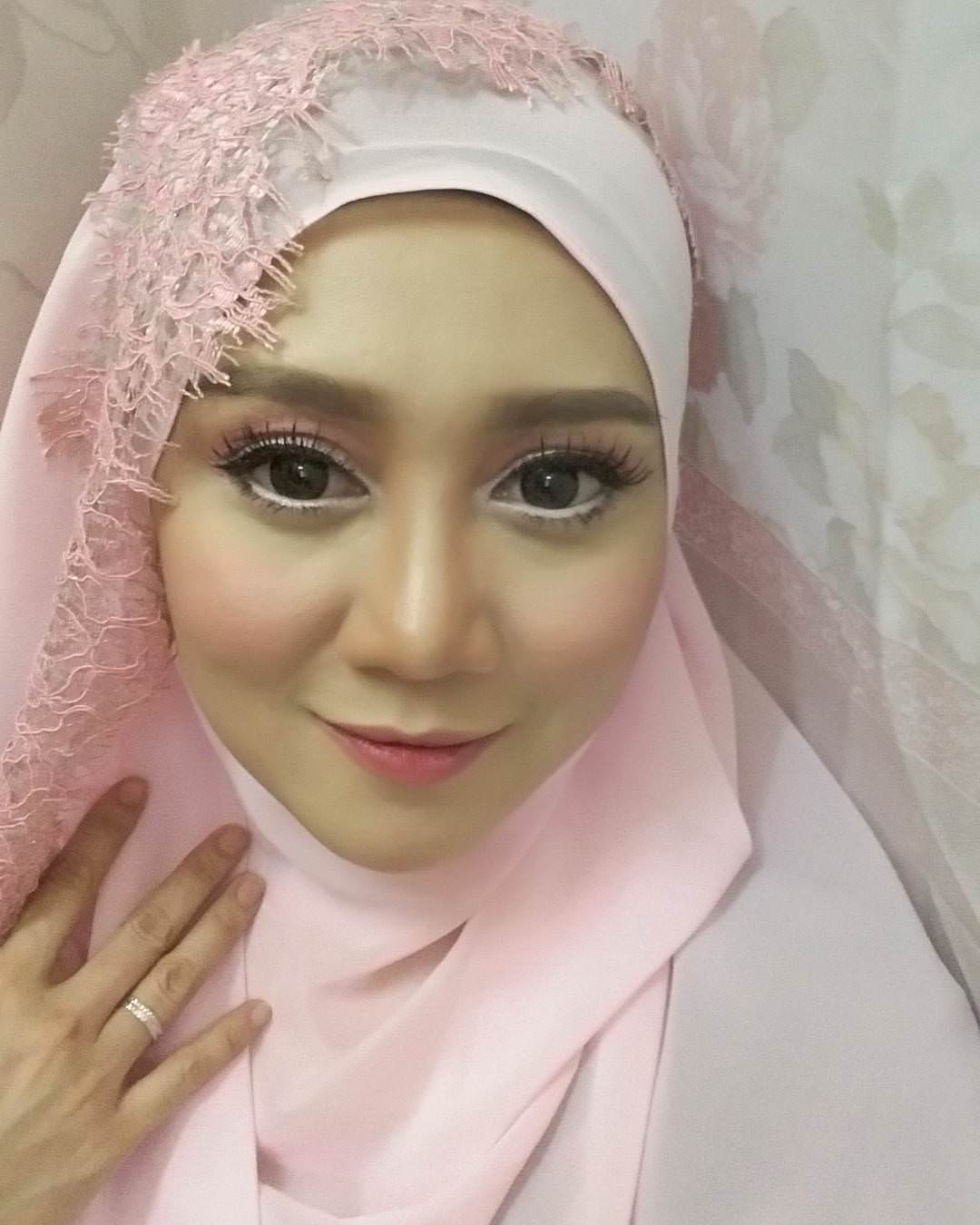 Makeup Boneka Cantik dengan Nuansa Pink