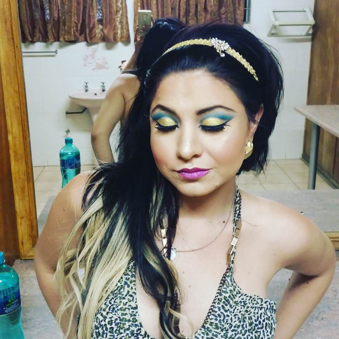 gold and blue makeup