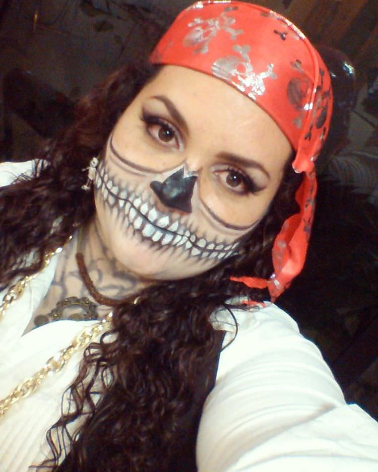pirate makeup in skull style
