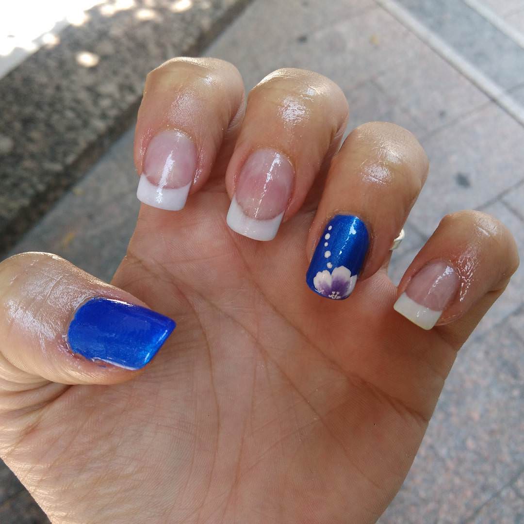 simple blue and white nails