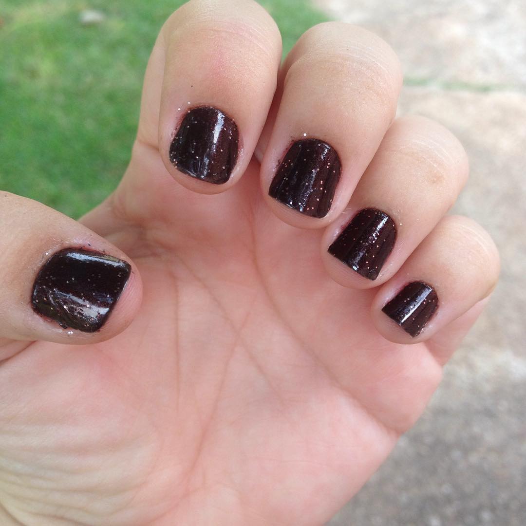 dazziling brown nail design