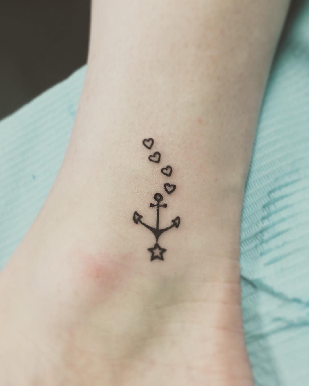 anchor heart tattoo design