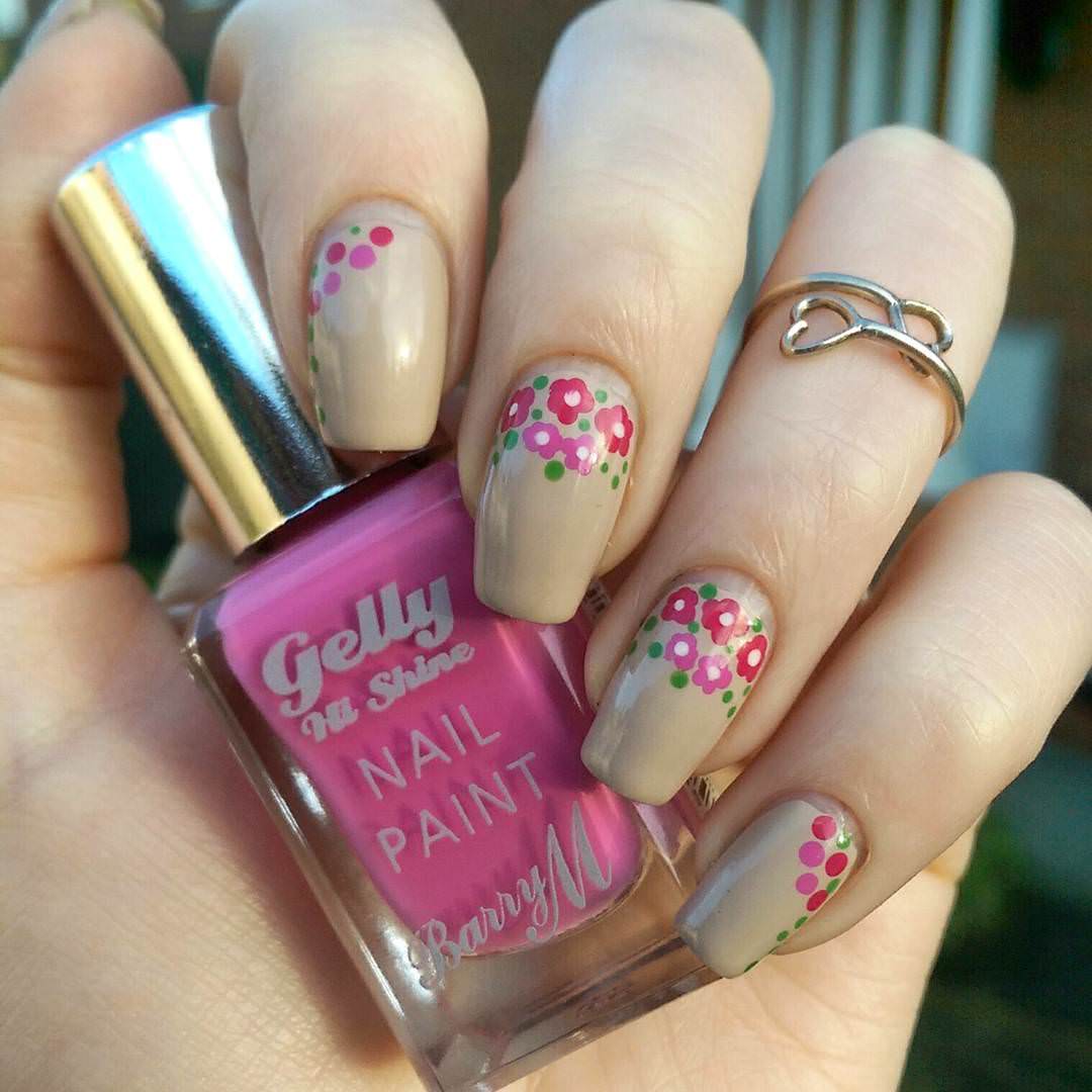 classy floral nail design