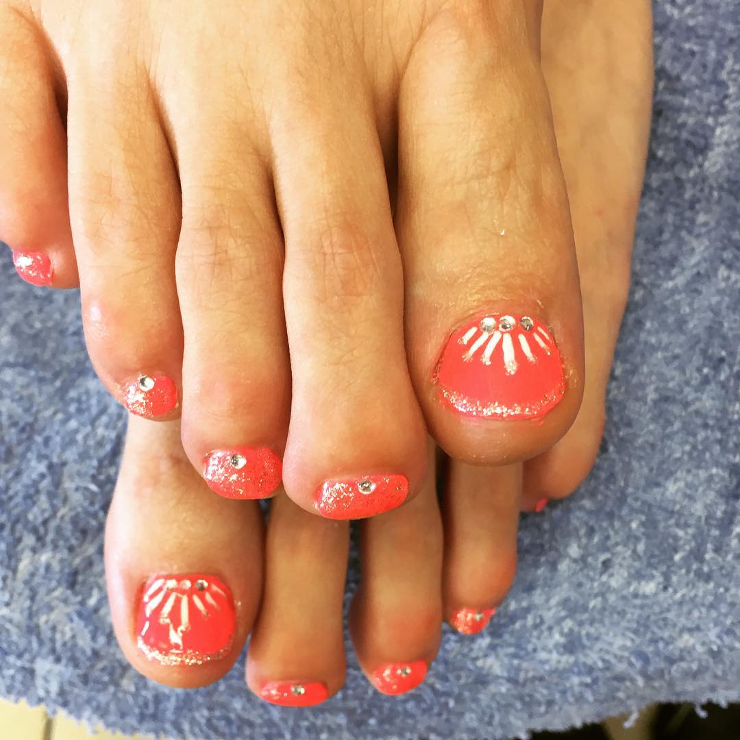 trendy toes nail design