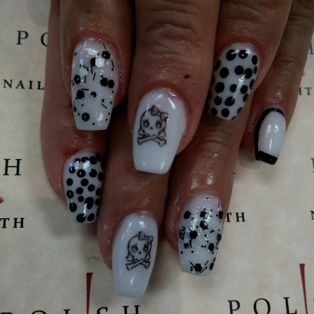 black and white nail set