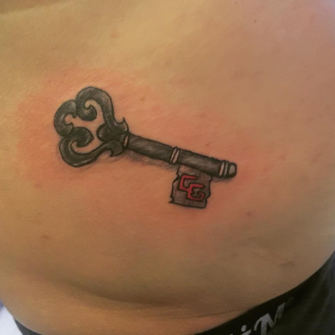 simple key tattoo on hip