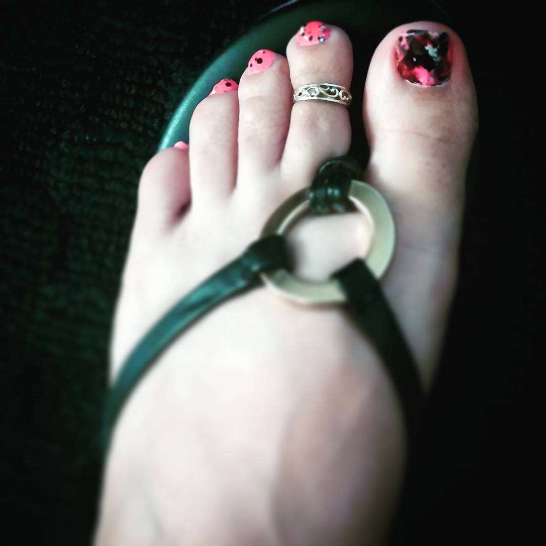 black and pink toe nails