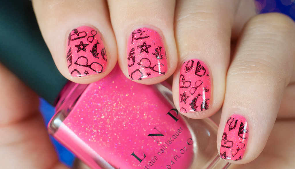 funky pink summer short nails 