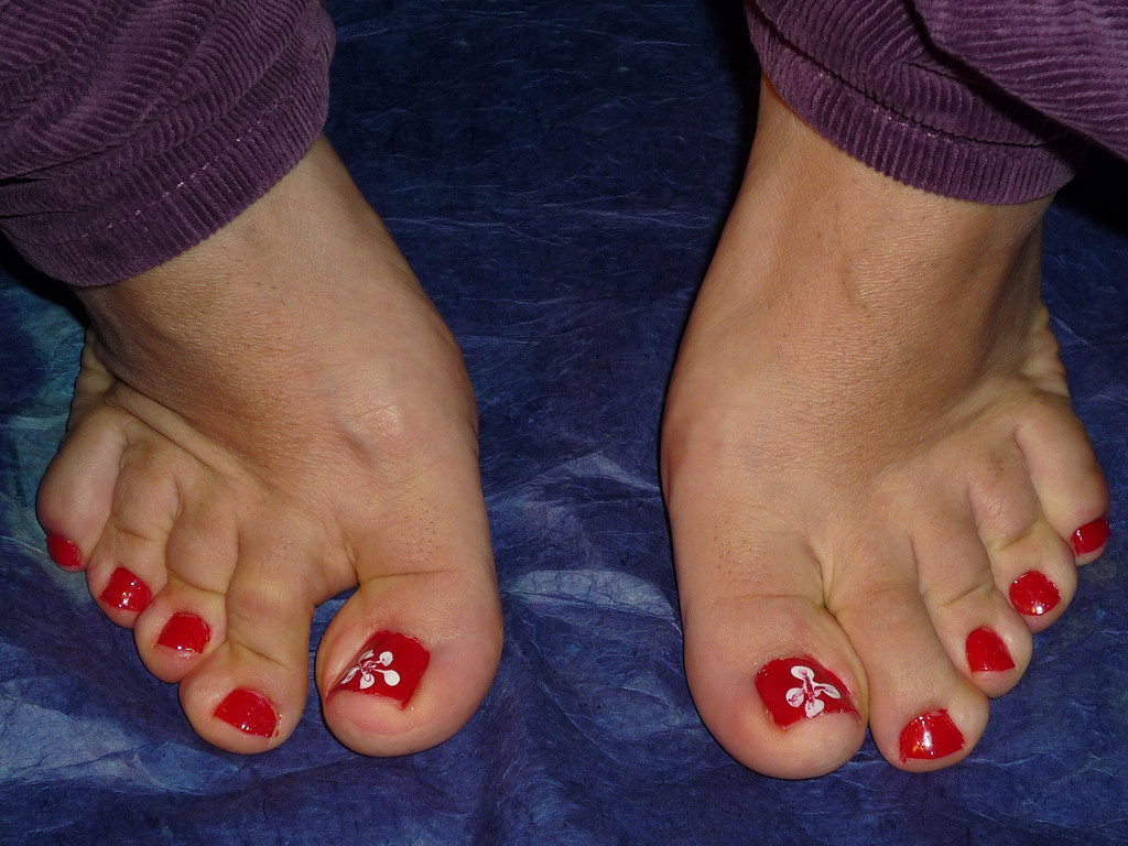 cool summer toe red nail art idea