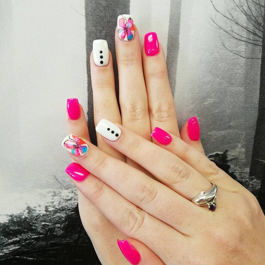 pink floral acrylic nail design for fall