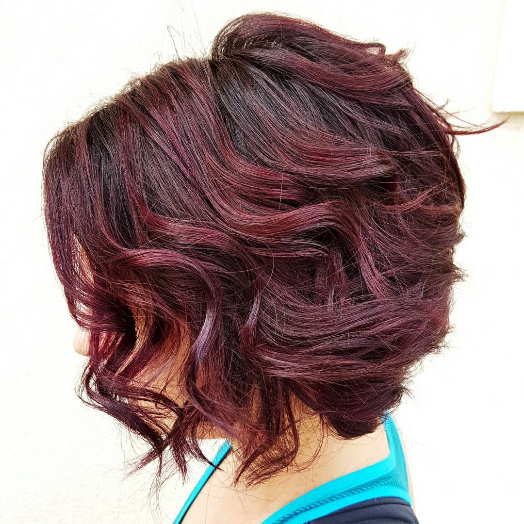 messy cranberry waves haircut idea