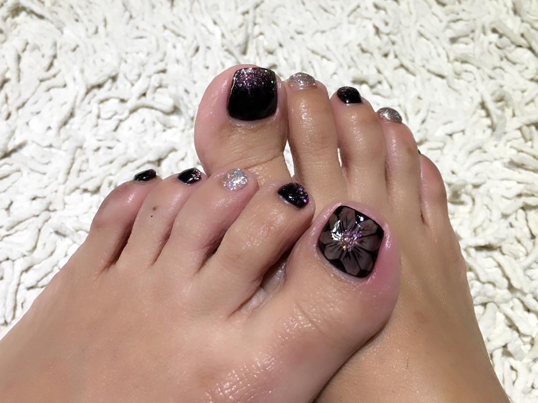 black acrylic fall toe nail design idea