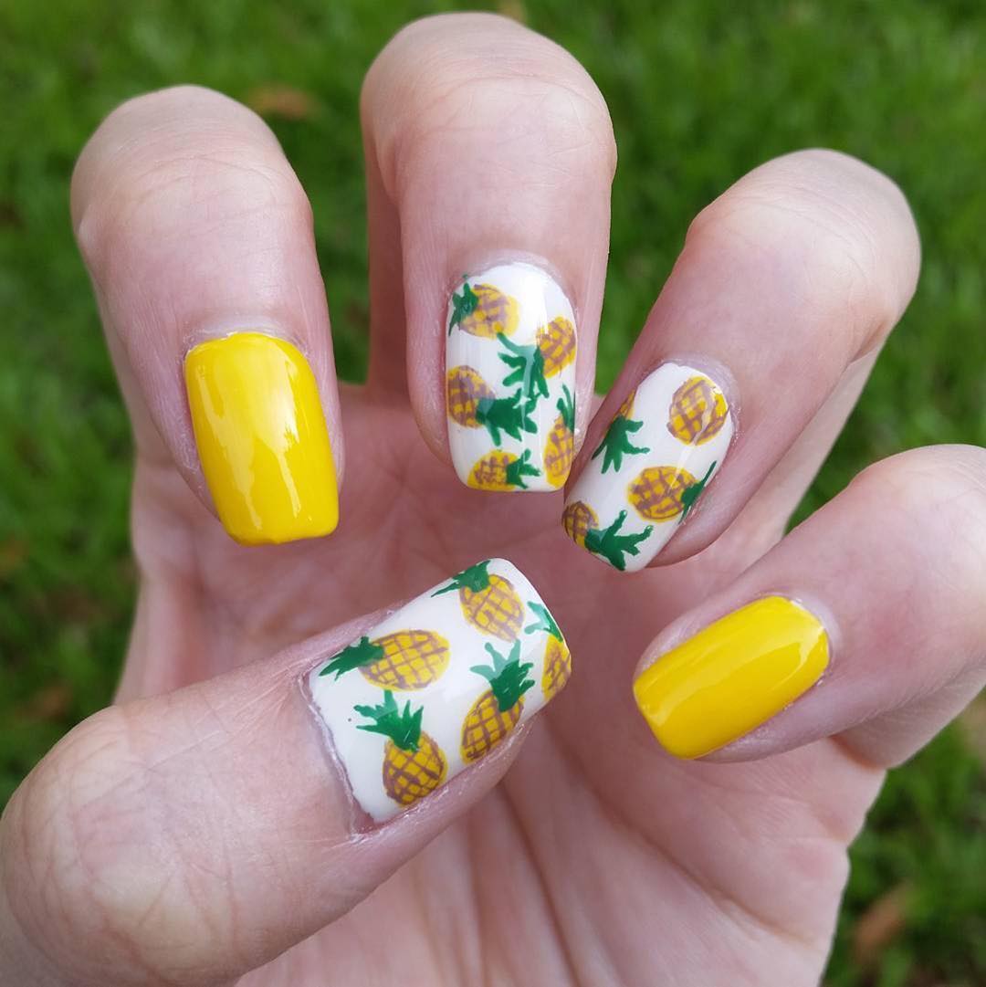 pineapple nail design looks so cute