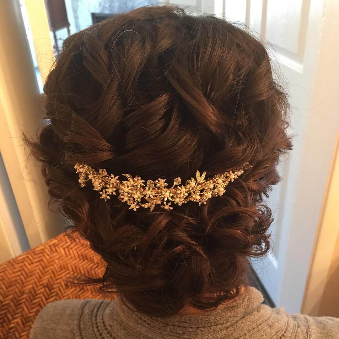 gorgeous curly bridal hairstyle