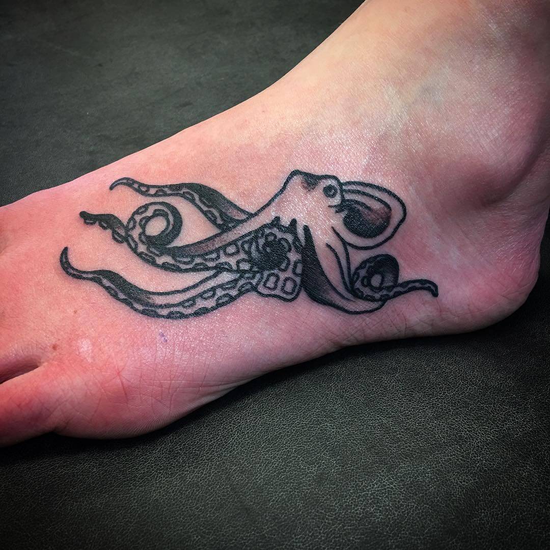 nice octopus tattoo on foot 1