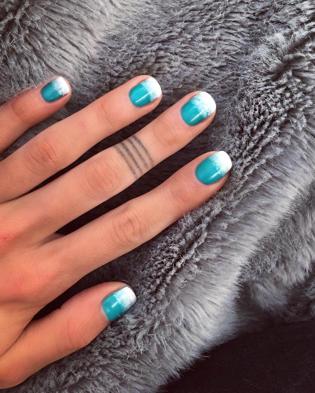 blue nail art design for short nails 1