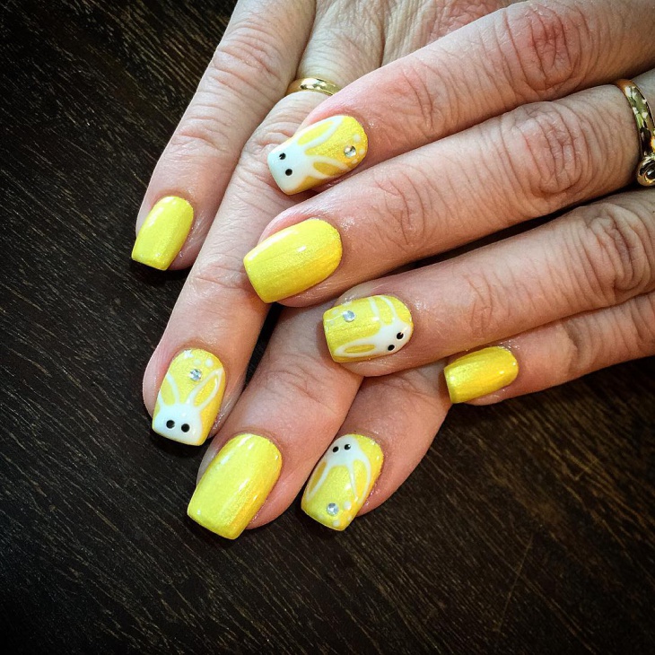 yellow nail art idea