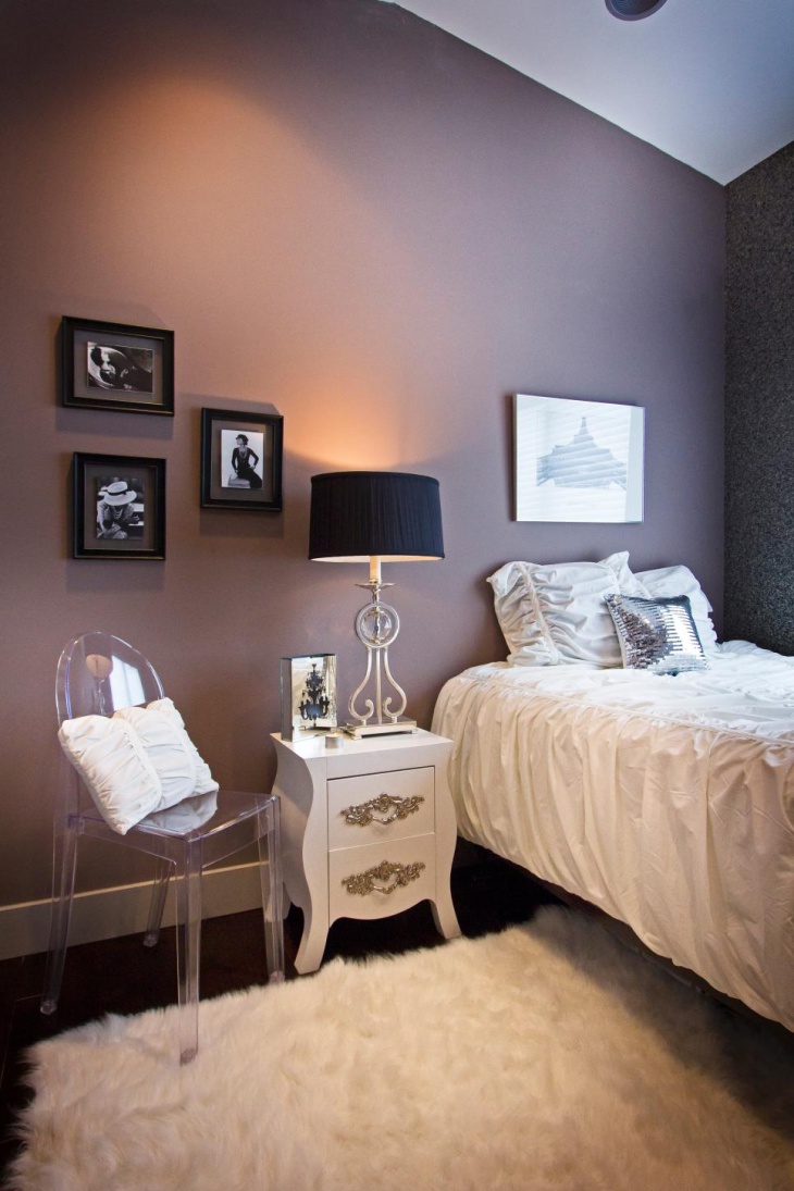 contemporary bedroom with lovely black lamp