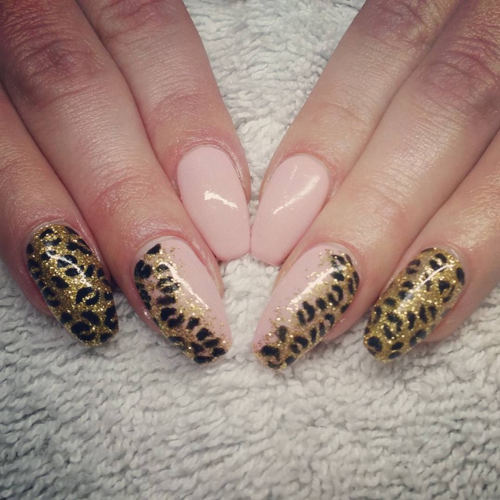 gold glitter leopard nail art 