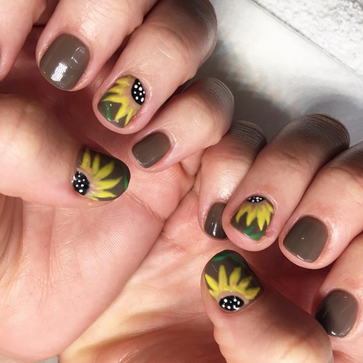 cute sunflower nail design for short nails