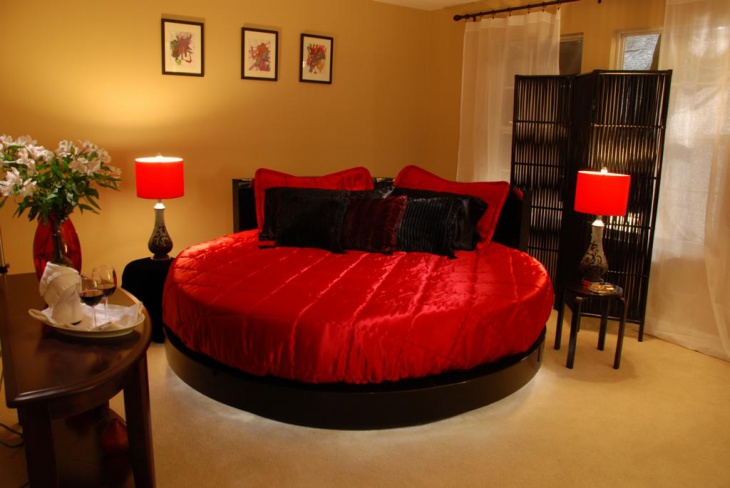 red and black bedroom idea