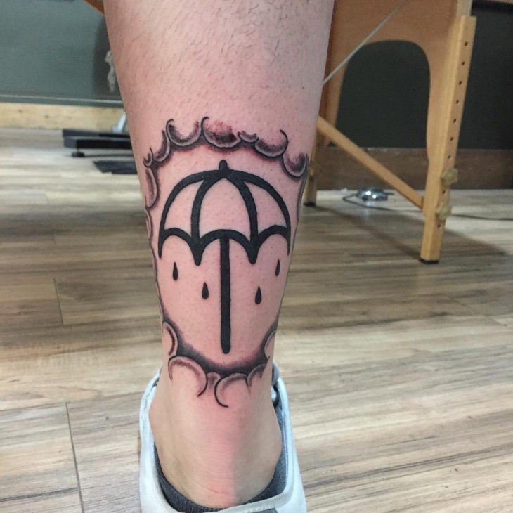 amazing umbrella leg tattoo design