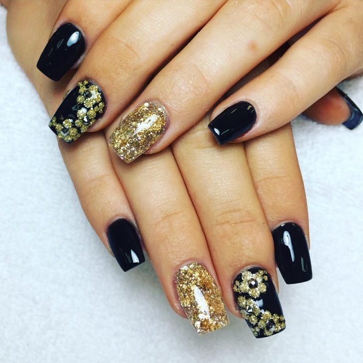 gold glitter unique nail art
