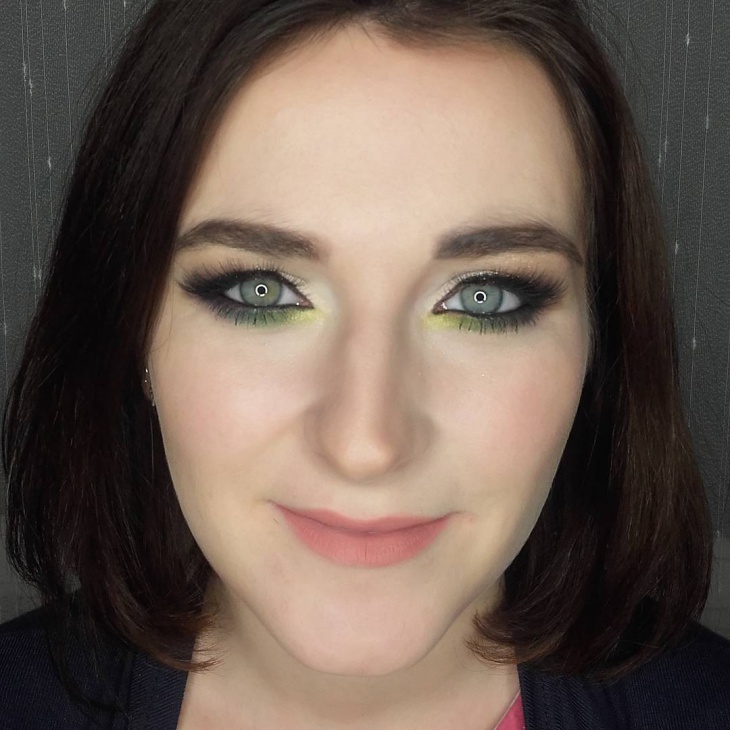green eyeliner makeup