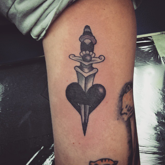 heart and knife tattoo design