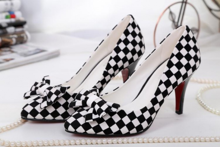 black and white toe heels idea
