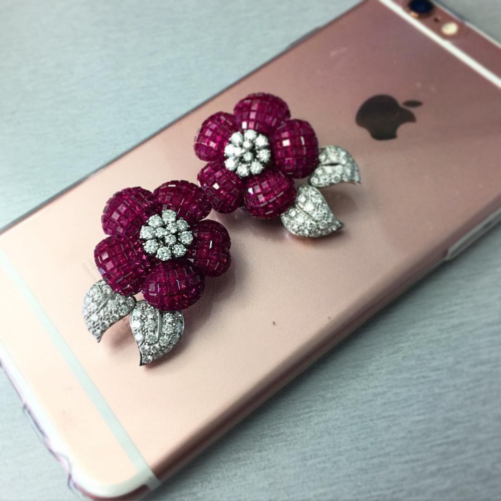 flower stone ruby earrings
