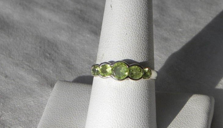 green peridot ring 
