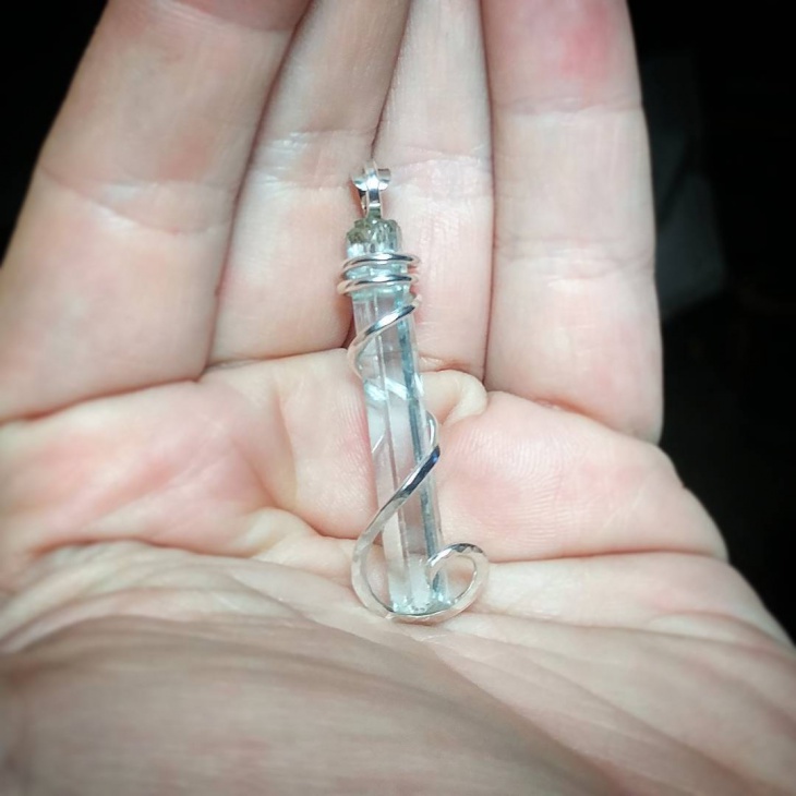 aquamarine crystal pendant