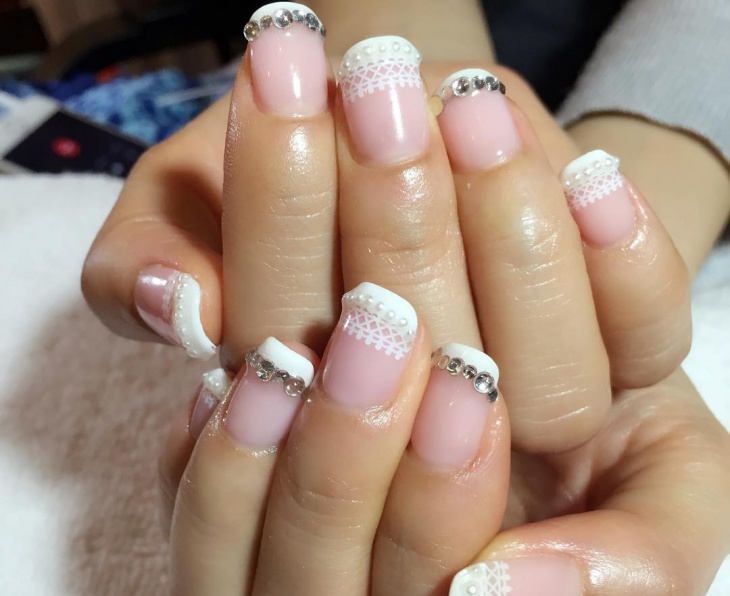 nail art with pearls