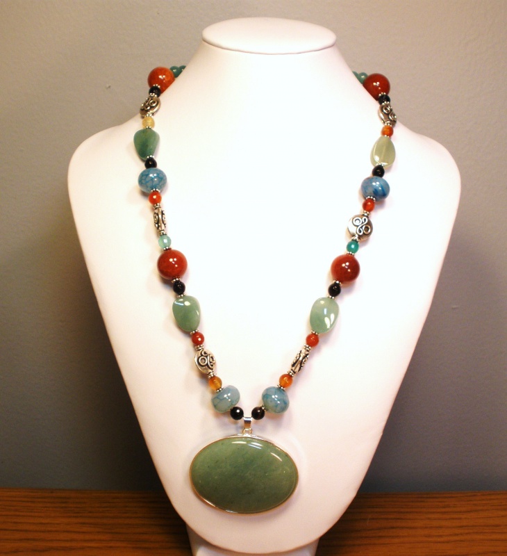 green stone pendant necklace