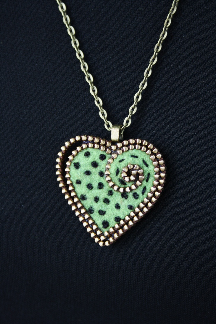 beads heart pendant idea