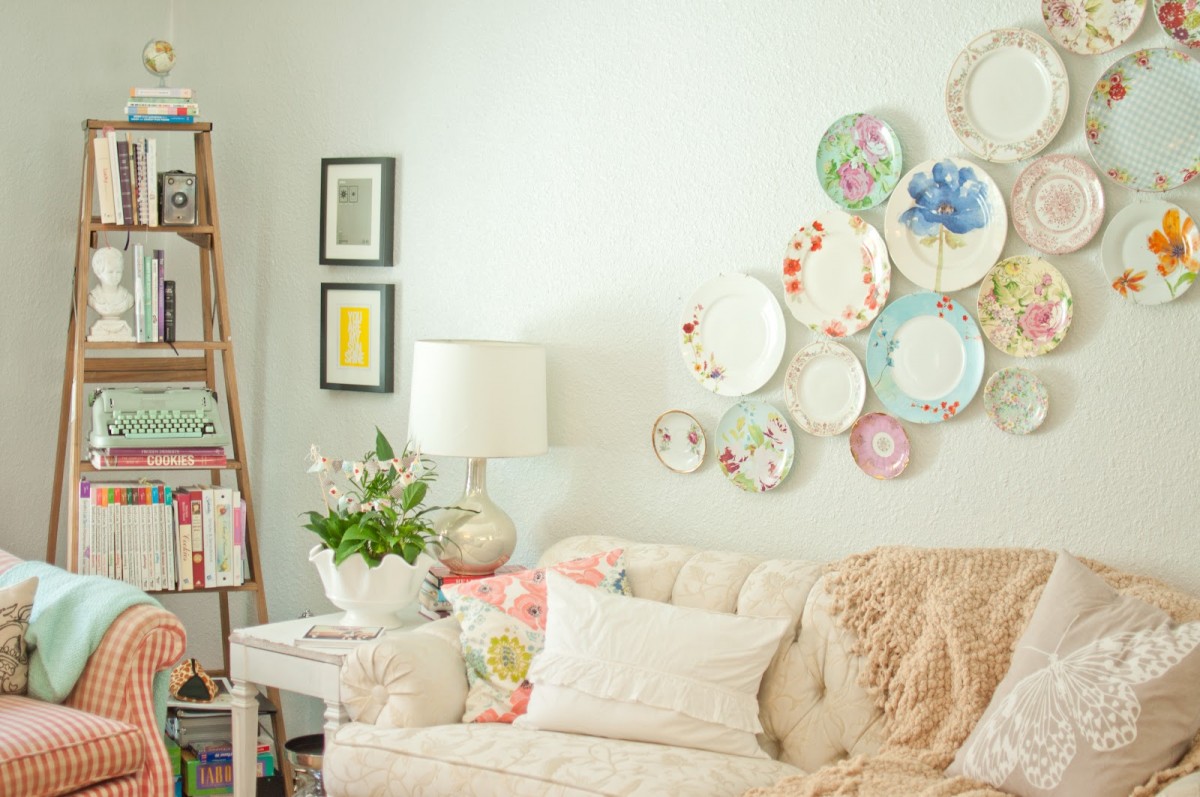 cover a wall with plates