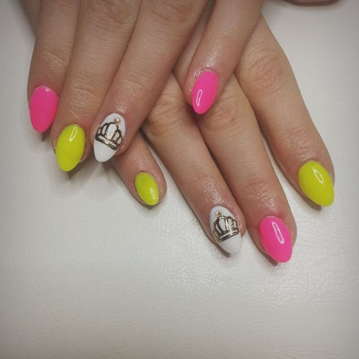 short colorful crown nails