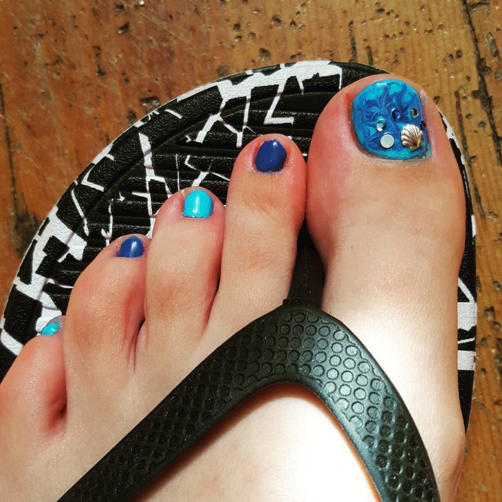 crystal toe nail art