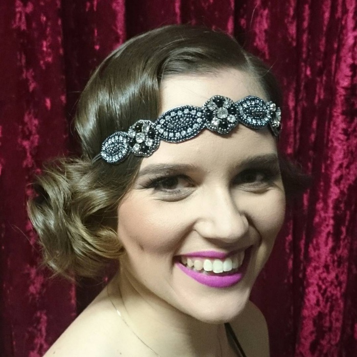 cool wavy flapper hairstyle