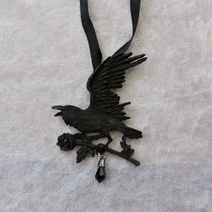 simple gothic pendant necklace