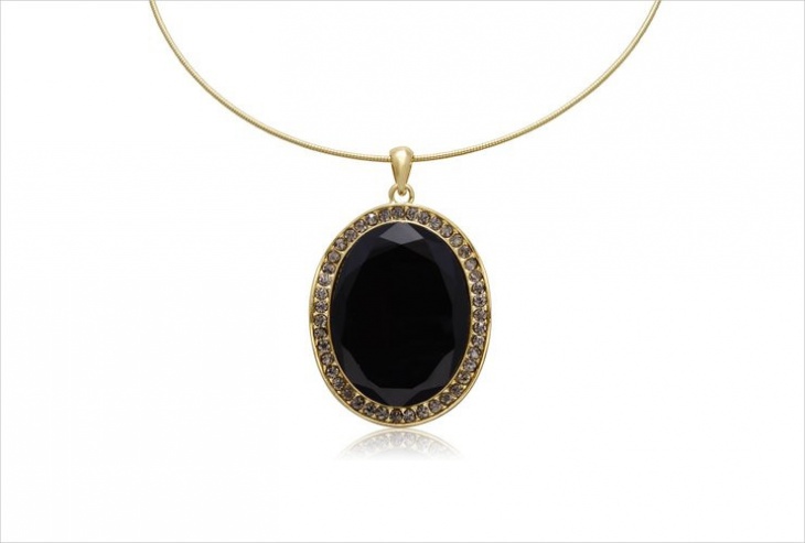 black oval pendant necklace