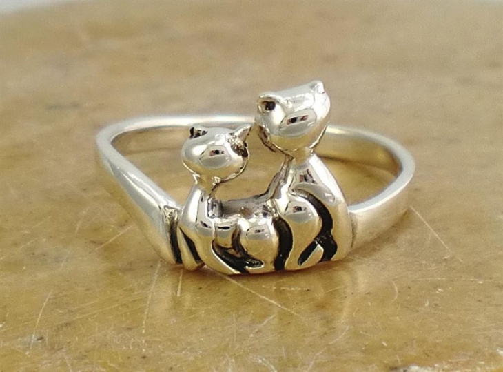 beautiful silver cat ring
