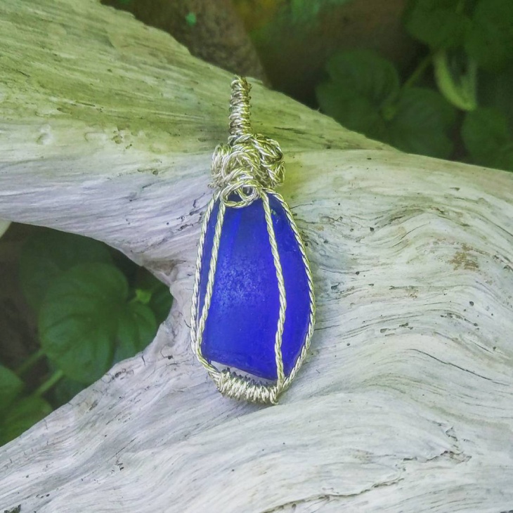 blue color wire wrapped pendant