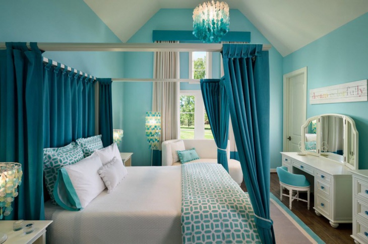 monochromatic bedroom using blues