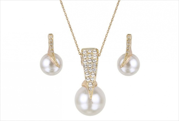 pearl drop pendant