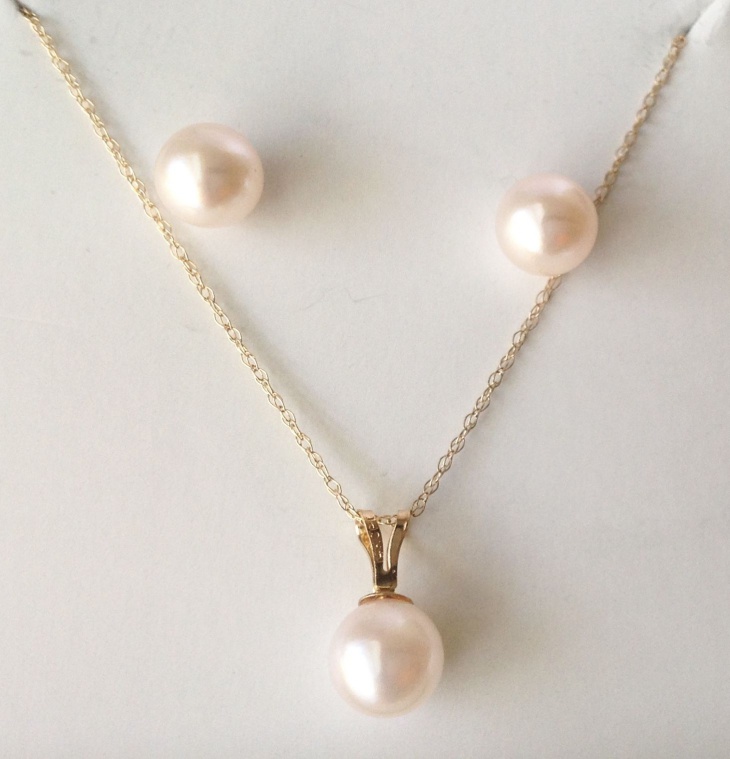 cool pearl pendant set