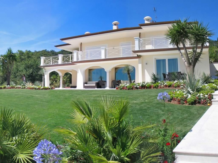 luxury villa with garden idea 
