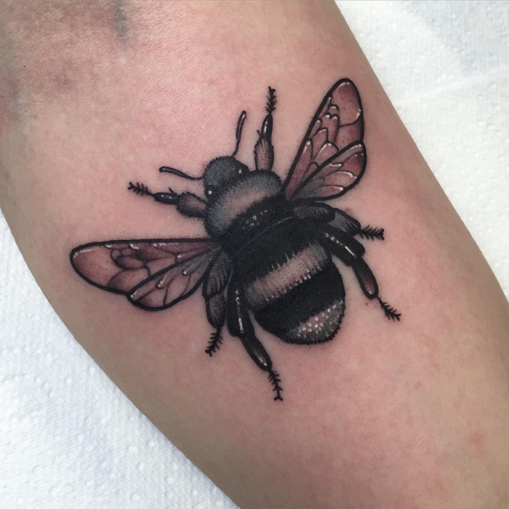 awesome bumble bee tattoo