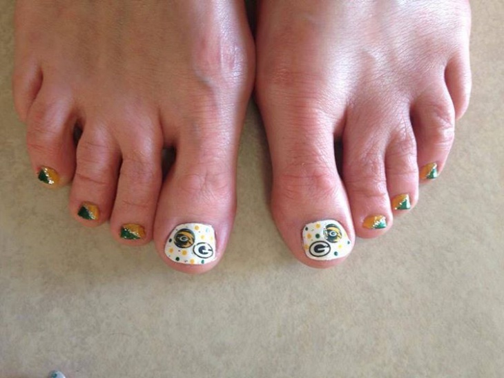 football toe nail art idea